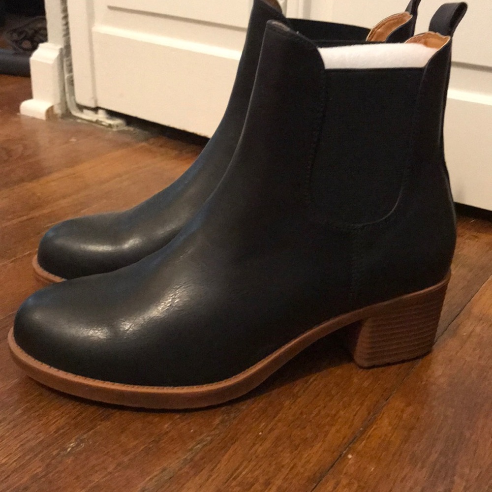 Chellysun chunky booties black Chelsea booties